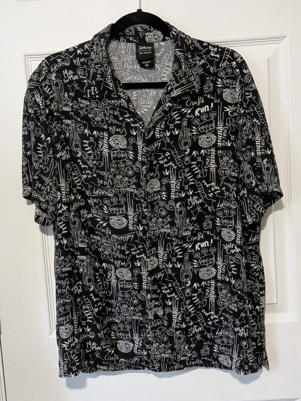 Our Universe Disney Cruella De Vil Icon Button Up Shirt SZ Small Graffiti